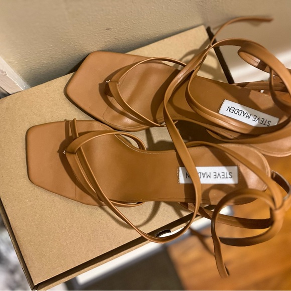 Steve Madden brown lace up shoes - Picture 3 of 5